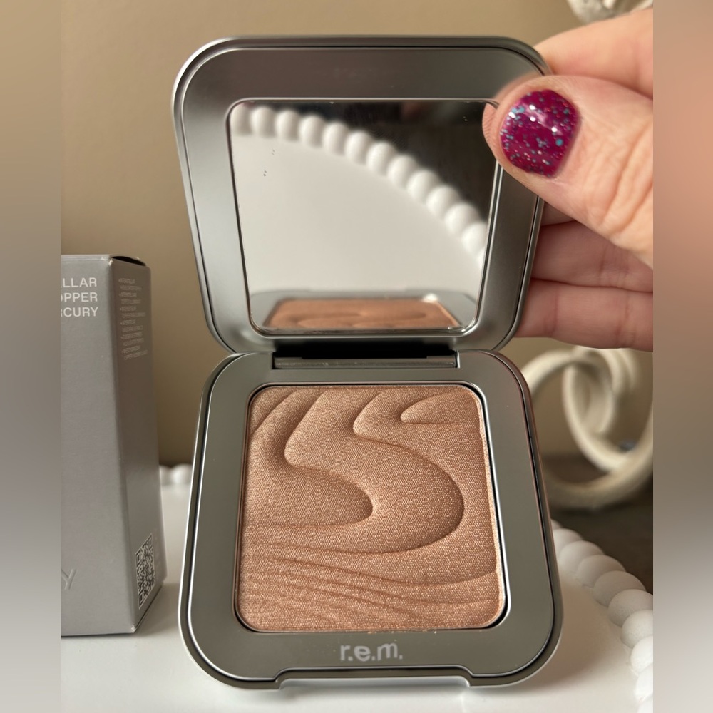 REM BEAUTY Miss Mercury Interstellar Highlighter Topper